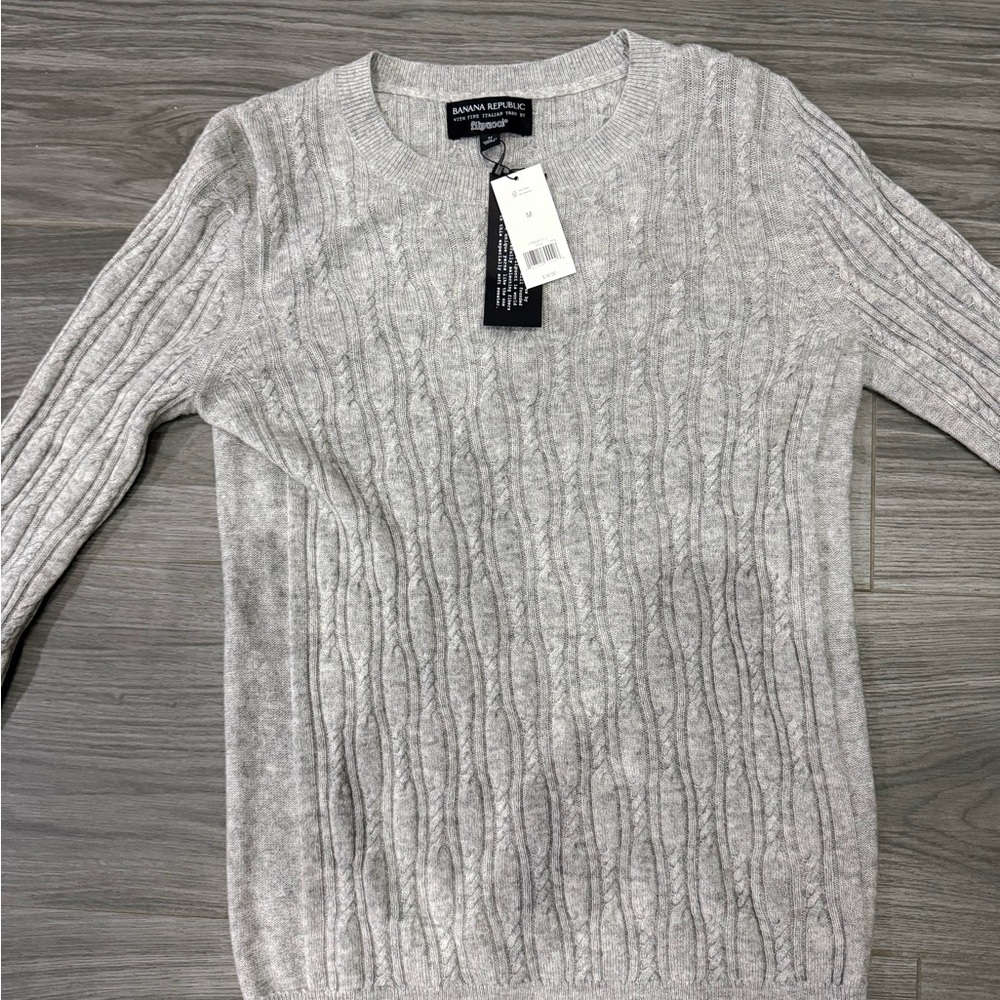 New with Tags Banana Republic Women’s Gray Cable Knit Sweater - Size Medium